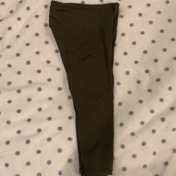 Lululemon Awesome green Capri Leggings - Picture 7 of 11